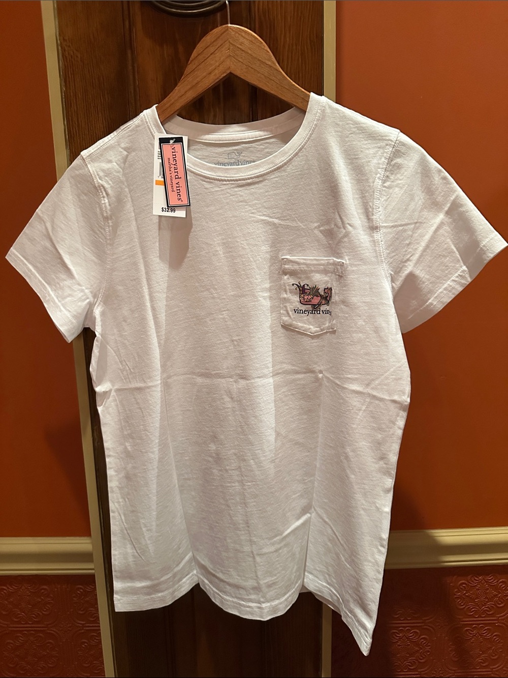 Vineyard Vines White one Pocket  Short Sleeve tee Women Mardi Gras Whale , new,S